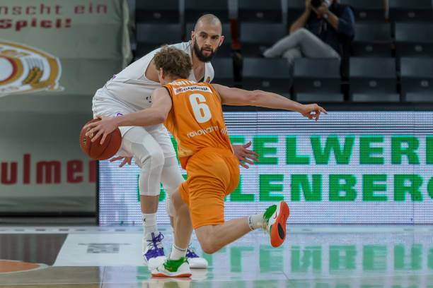 动发展背后 动发展背后