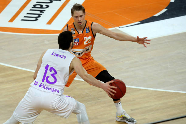 战近两个月 战近两个月